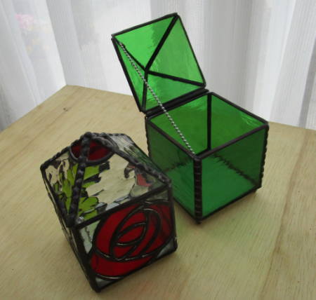 ステンドグラスで作る薔薇の小箱