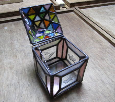 趣味で作るステンドグラス小箱