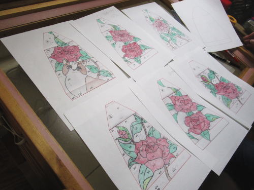 ステンドグラスで作る薔薇のランプ 趣味 習い事